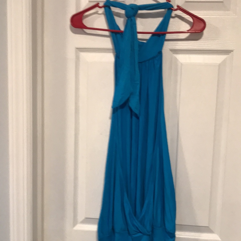 Backless top with neck jewelry - Picture 4 of 8